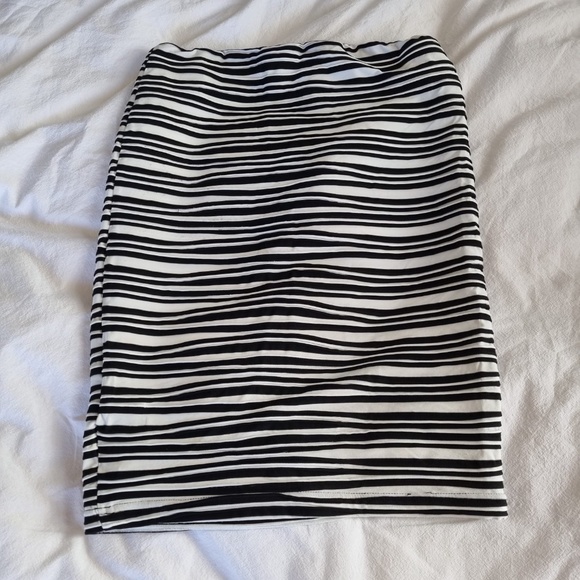 H&M, Small Pencil Skirt, Black and White - Picture 1 of 1